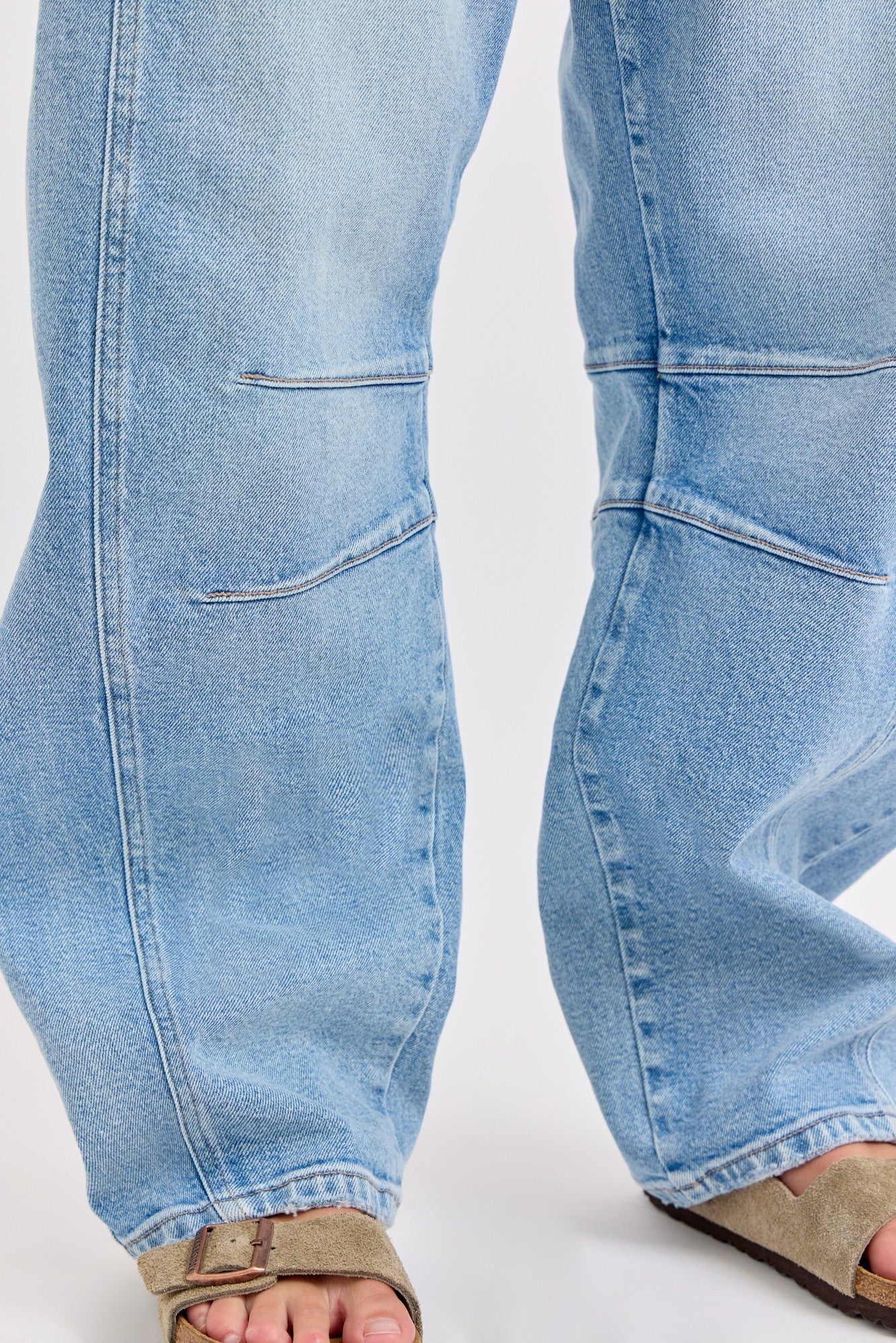Mid Waisted Barrel Leg Jeans