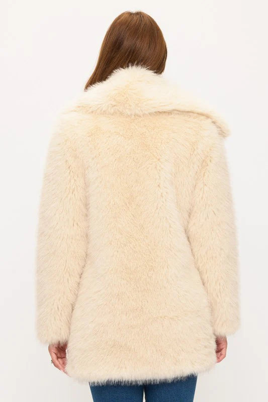 Luxe Cloud Oversized Faux Fur Coat