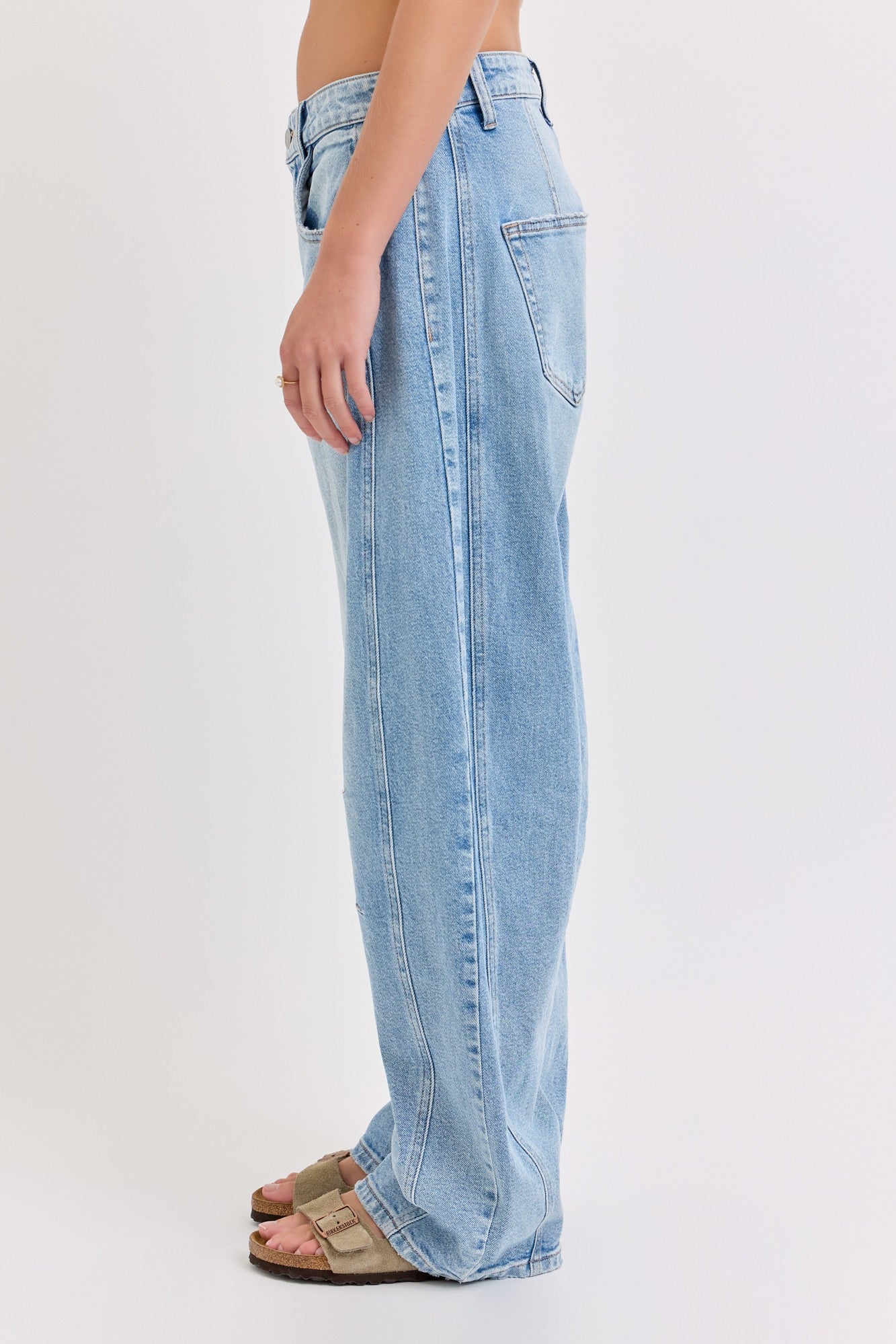 Mid Waisted Barrel Leg Jeans