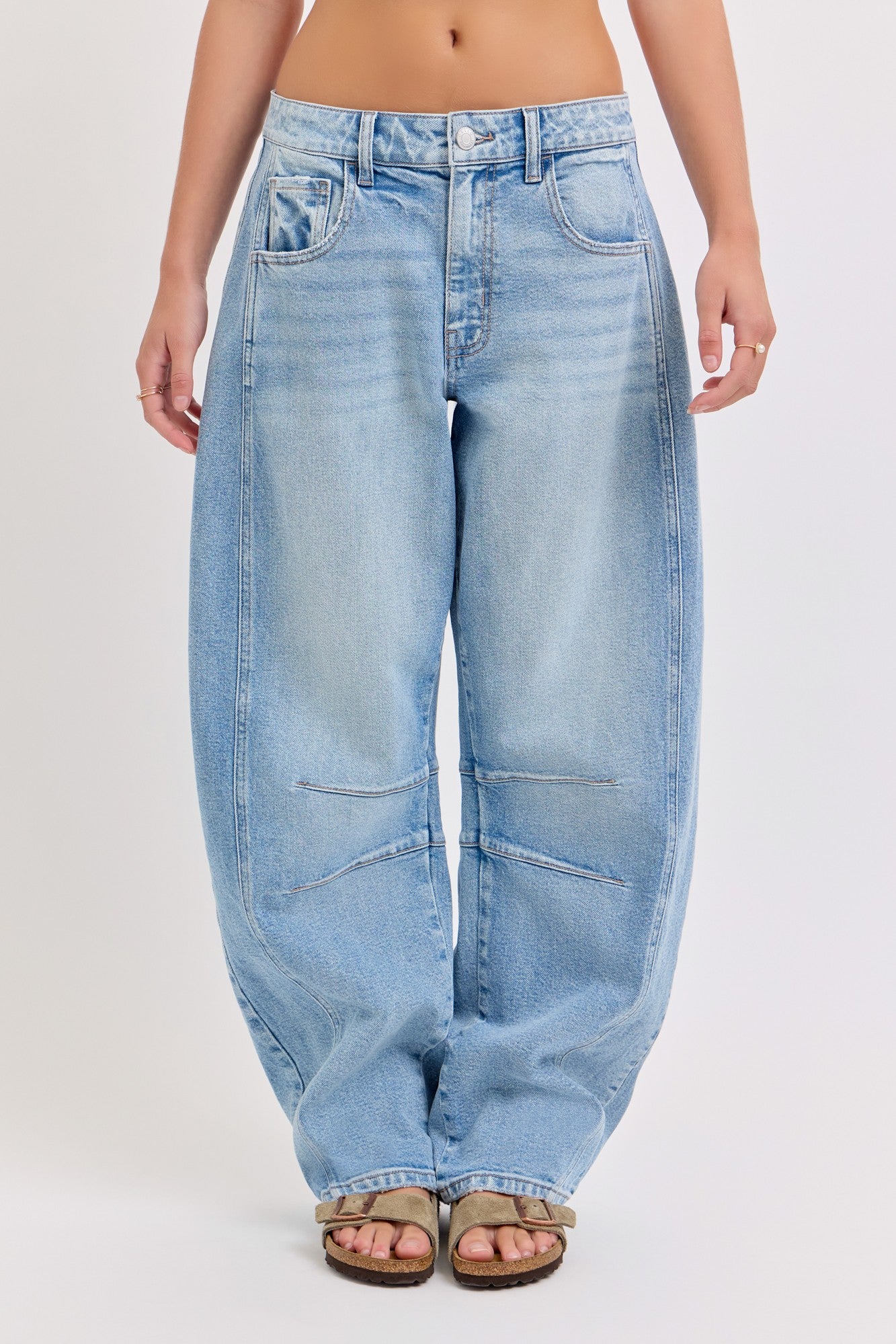 Mid Waisted Barrel Leg Jeans