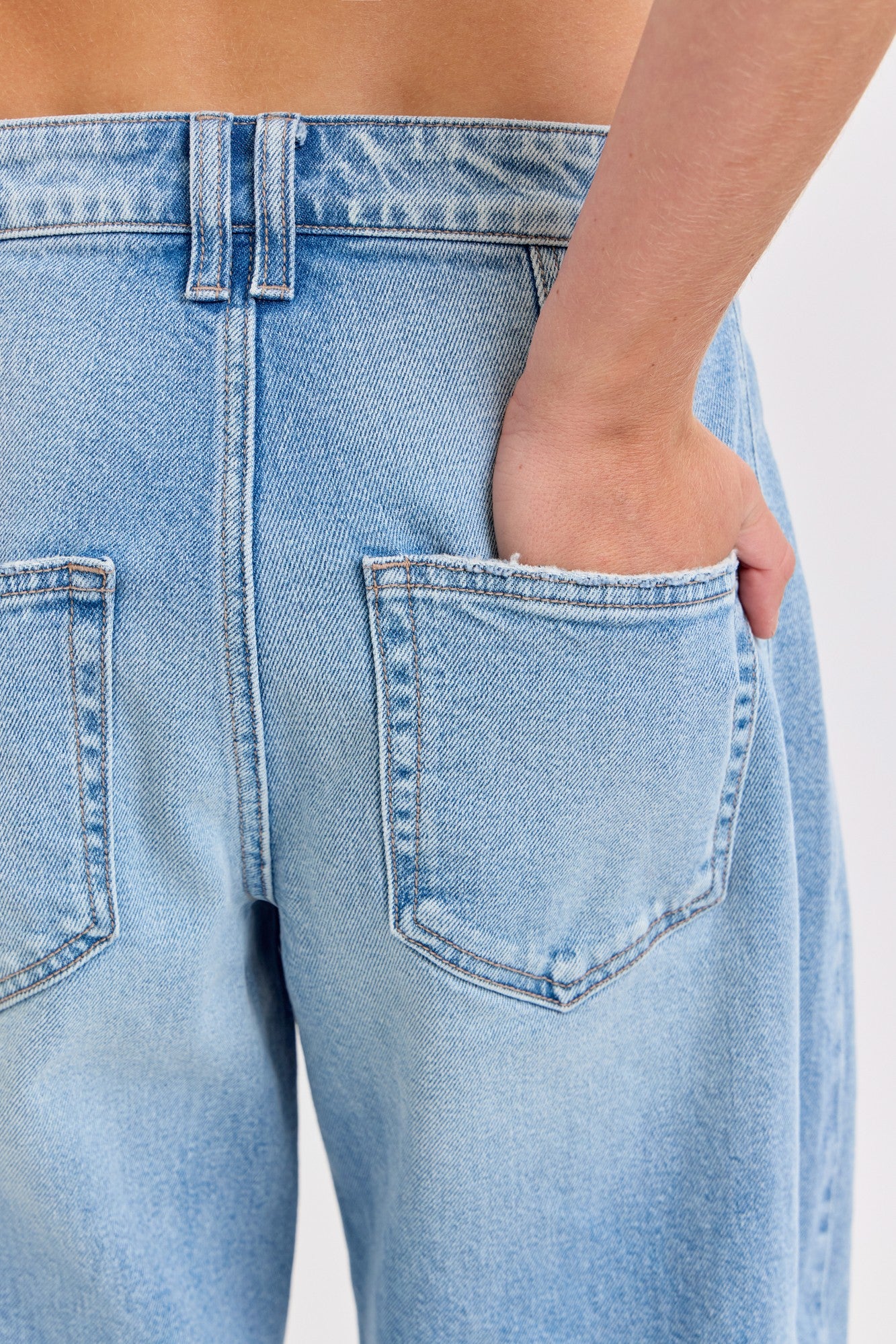 Mid Waisted Barrel Leg Jeans
