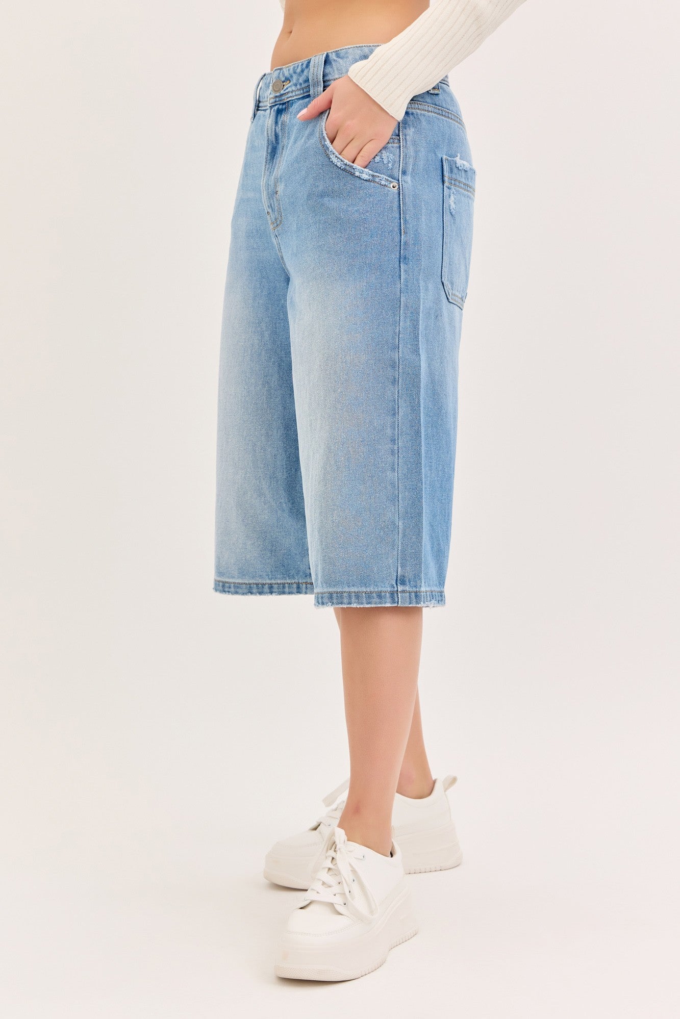 Mid Waisted Baggy Shorts