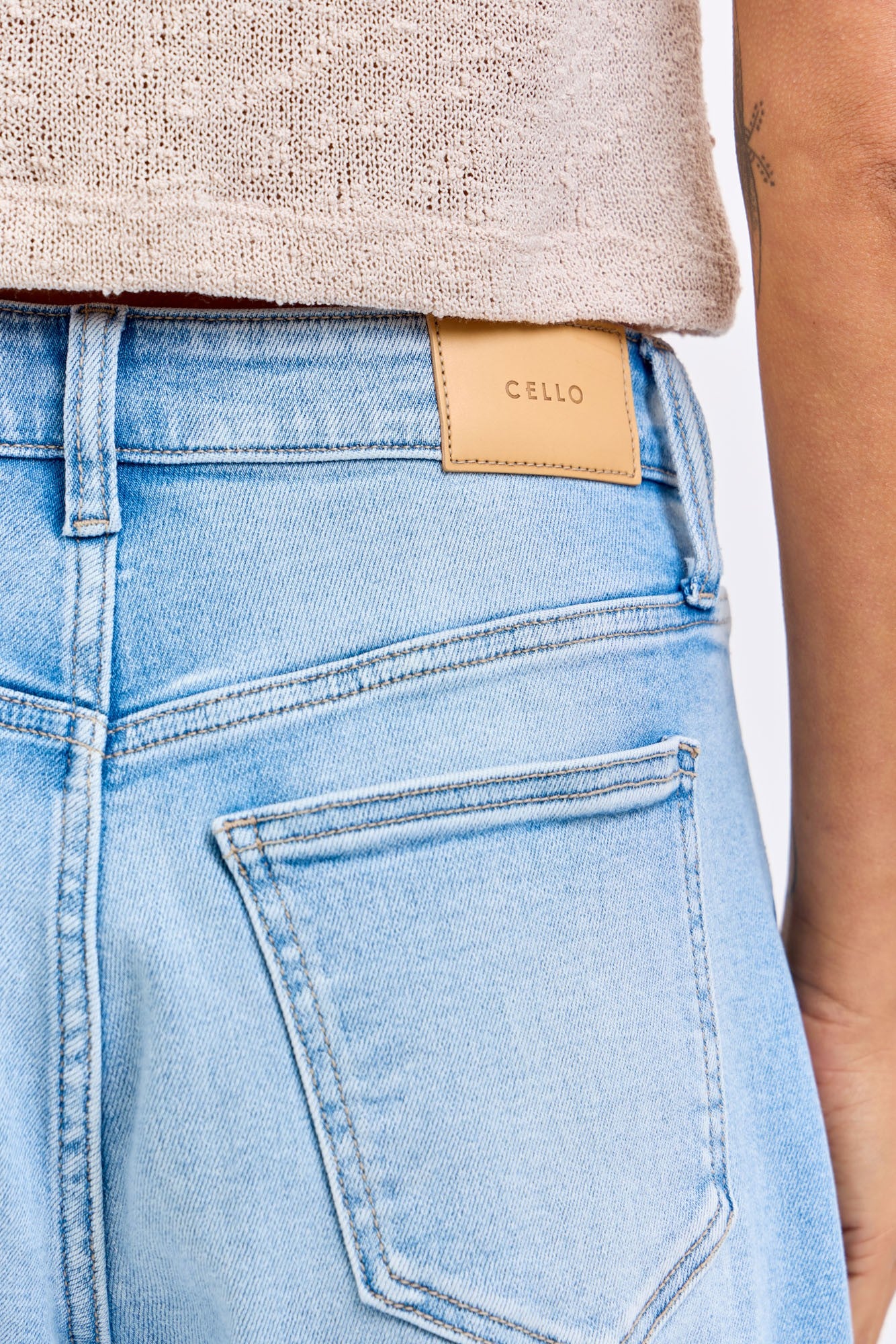 Waist Barrel Leg Cuff Jeans